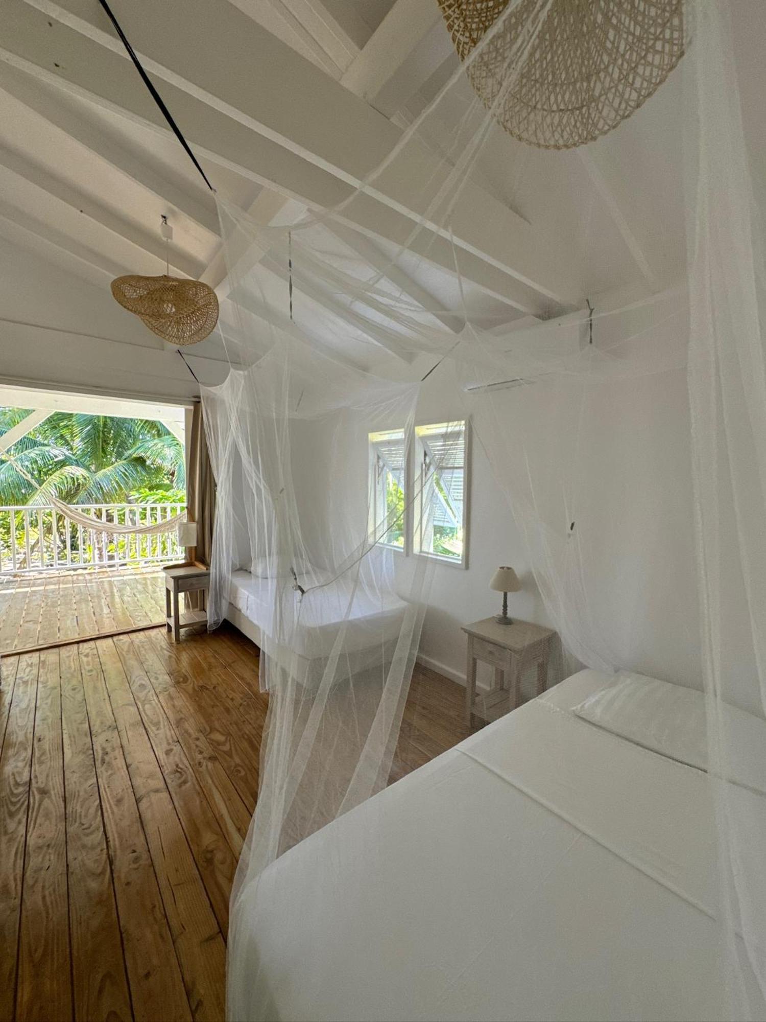 Le Coconut Lodge Avatoru Exterior photo