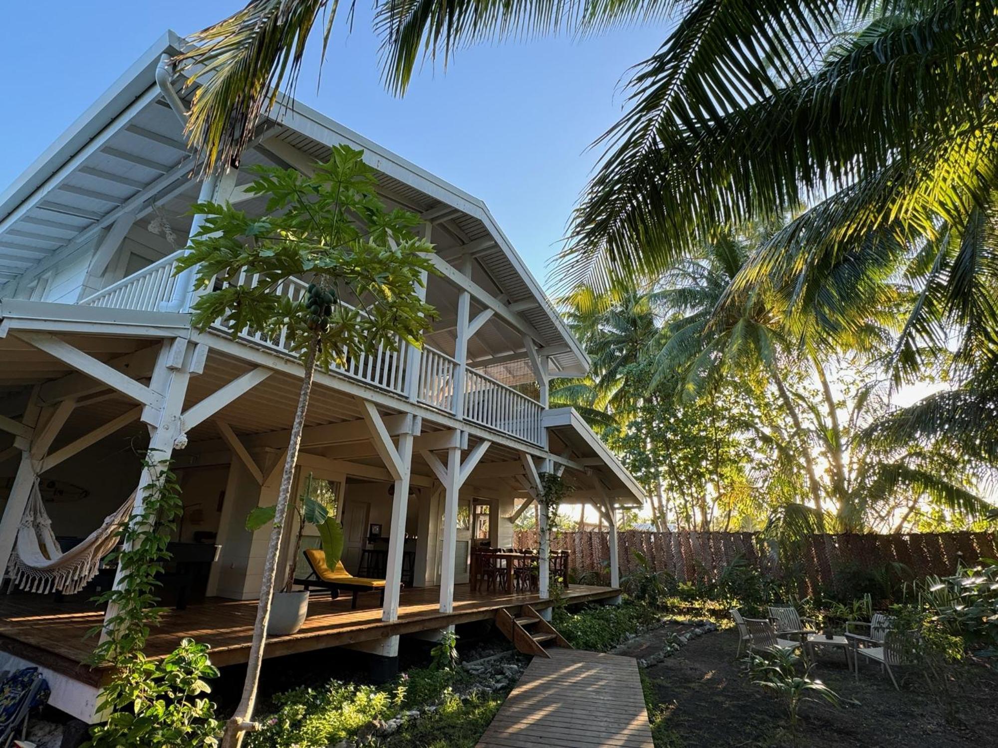 Le Coconut Lodge Avatoru Exterior photo
